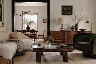La decoración demasiado perfecta empieza a cansar: por qué triunfan las casas que parecen realmente vividas 2 salon mid century